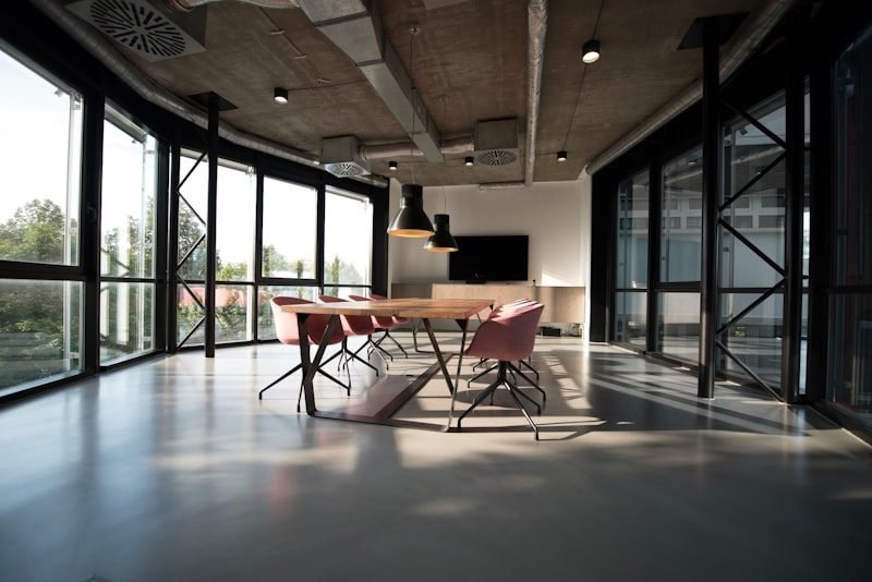 Salle de réunion dans un espace de bureau commercial